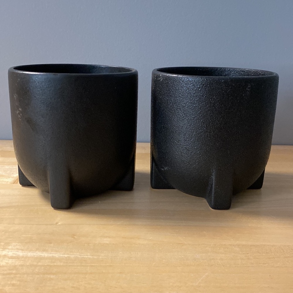 Black Planters